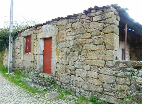 Granite stone house, for total recovery, with an surrounding land of 700 m2 situated in the center of a quiet village, at the gates of the city of Vila Real. Consisting of 2 floors, with a shop on the ground floor, patio, backyard and land, and a lar...