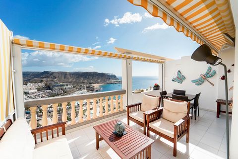 Stunning corner apartment with a spacious terrace and breathtaking views overlooking the Atlantic Ocean, strategically located in the highest part of the renowned Monseñor complex in Playa del Cura. This exceptional south-east facing property gives y...