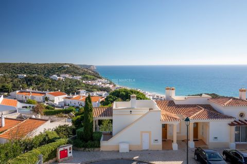Located in Vila do Bispo. This villa is located on the beautiful Salema beach, with 2 en-suite bedrooms. With around 125m2 divided into two floors with a living room, kitchen and bathroom on the ground floor and two bedrooms with access to a terrace ...