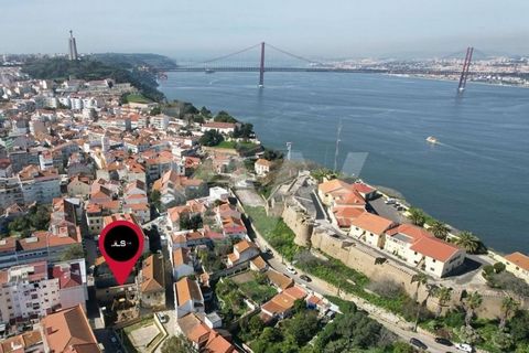 1 bedroom apartment inserted in a block of new apartments, with above average finishes. Ideal for investment, as it is 800 meters from the Cacilhas River Terminal, which facilitates access to the city of Lisbon by sea. This apartment comprises: Livin...