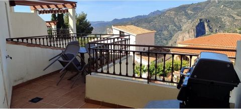 Fantastic duplex apartment located in the village of Lentegí, surrounded by nature. With a surface area of 80m2 divided into two floors. On the upper floor, there is a fully equipped kitchen, a living-dining room with air conditioning, 1 toilet, and ...