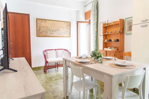 Apartament Znajduje się w Castellammare del Golfo, 300 metrów od lokalnych plaż, naprzeciwko Porticciolo i składa się z dwóch sypialni, 2 łazienek, 4 balkonów z widokiem na morze, kuchni i salonu ze stołem i naczyniami. przed mariną, z której odpływa...