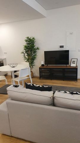 Modern Studio (openspace) in the city center. Very cozy and with lots of natural light. Furnished and equipped with everything you need for a perfect stay. There is a parking space inside the building.