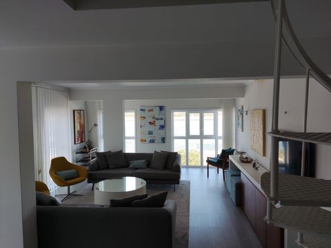 3rd Floor duplex apartment with panoramic vistas, all equipped, 2 min walk from the beach on Praia da Barra. 5 Min away from Costa Nova. Located in close proximity to some of the most renowned surf spots in the region, this beachside retreat allows y...