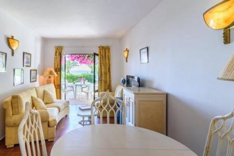 Casa Sol e Praia, a property with a garden, is set in Luz, a few steps from Luz Beach, 300 metres from Prainha da Luz, as well as 12 km from Santo António Golf Course. This beachfront property offers access to a terrace and free WiFi. Aljezur Castle ...