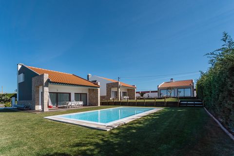 Páteo Sagaipo is a property with three contemporary villas, located in the municipality of Lourinhã, in a rural area but with quick access to the city, beach and museums. Here, you can enjoy fantastic sunny afternoons, just with the sound of the wind...