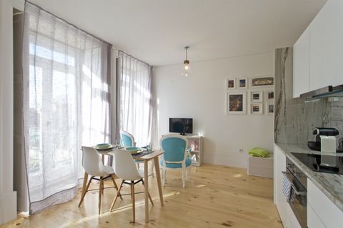 Local Accommodation n.º 38198/AL Loft offering an amazing view, fully reburbished located at Praça da Republica, at 100 meters from Rua do Almada, one of the famous street that connects to the historical center and the nightlife (Galerias Paris). The...