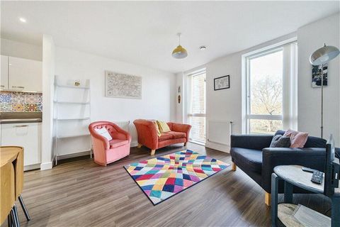 Are you looking for the perfect combination of city life and peaceful surroundings? This new (ish) apartment built in 20217 is on the 2nd floor of a quiet development in Catford (Lewisham), London and has great access to the City for sightseeing! Wit...