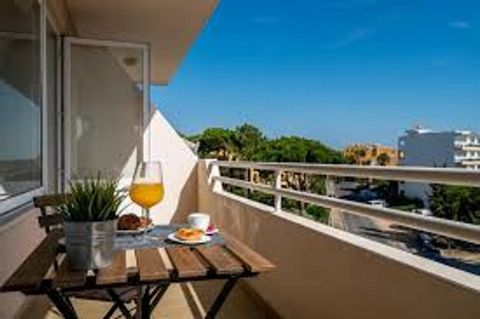 Close to the Golf and the beach, with cafes, bars, hairdresser, supermarket, convenience store just 2 minutes away on foot, makes this the perfect place for your stay. Air-conditioned accommodation with a terrace and free WiFi in Vilamoura, 1.9 km fr...