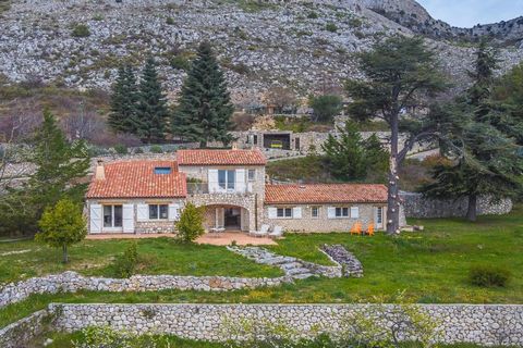 Charming villa full of character on a large flat private plot of 6,500m2, walking distance to the historic village of Gourdon.Calm peaceful environment with breath taking views yet only 10 mins from Chateauneuf-Grasse.An old bergerie extended over th...