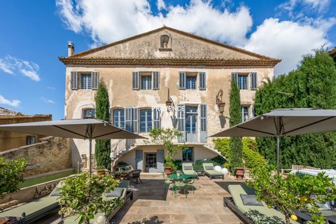 Provence Home, the real estate agency of Luberon, is offering for sale, in the center of the typical village of Chateauneuf de Gadagne, 10 km from l'Isle sur Sorgue and Avignon, a superb 18th-century townhouse, completely restored with a lot of charm...