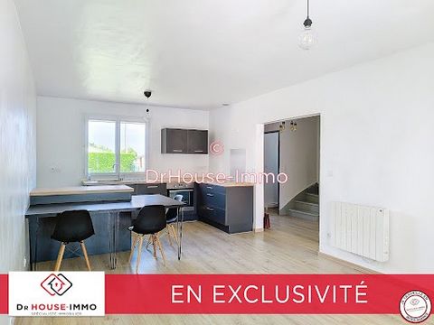 Gironde - Commune de Blaye 33390 - Close to schools, colleges and high schools, health centre, shopping centre... Regular connections with the beaches of the Médoc by taking the ferry. Exclusivity for this charming renovated 4-room terraced house in ...