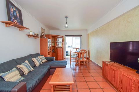 3 bedroom apartment in the center of Laranjeiro, with 2 bathrooms, in excellent condition, ready to move into. Gross private area of 109m² and balcony of 5.4m². The apartment underwent renovation work around 10 years ago. Good sun exposure: east/west...