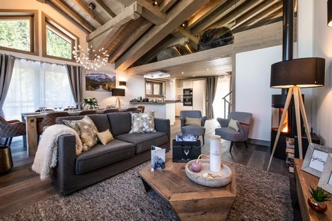 A contemporary apartment with panoramic mountain views, ideally located in the Rosiere district of Courchevel Moriond, close to the slopes. Arranged over four levels, with lift, the accommodation of 167 m2 features an open plan reception room with mo...