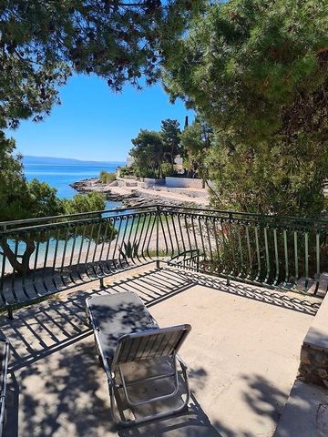 A beautiful house on the south side of the island of Čiovo, located in the first row to the crystal clear sea, just a few steps from the beautiful beach. This amazing property offers the perfect balance between peaceful relaxation and practicality. I...