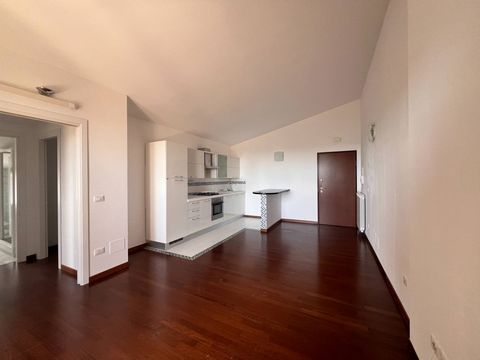 Città Sant'Angelo alta, beautiful two-room apartment with panoramic view, bright and harmonious - in class B! Located in a residential and panoramic area, this delightful two-room apartment opens onto a very bright living area, with kitchenette and o...