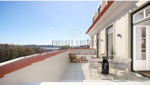 Localizada no coração de Lisboa, no prestigioso bairro do Chiado, esta deslumbrante penthouse oferece uma combinação perfeita de elegância, luxo e localização privilegiada. Com uma área de 336 metros quadrados, além de um espaçoso terraço de 45 metro...