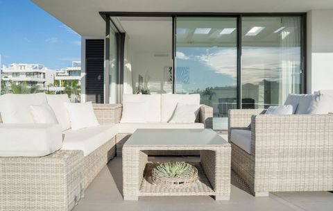 Located in Estepona. Welcome to your idyllic holiday escape on the Costa del Sol, where luxury meets contemporary design in this exceptional duplex penthouse within the prestigious Cataleya complex. Immerse yourself in a world of cutting-edge eleganc...