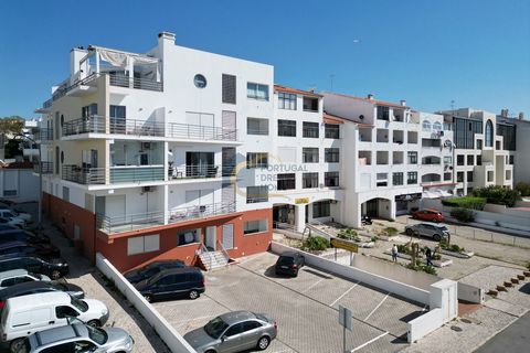 EXCLUSIVE! 1+1 bedroom apartment for sale in a central area close to all shops and services in Albufeira. Housed in a building in very good condition with elevator, storage rooms and parking spaces outside. The apartment comprises an entrance hall, l...