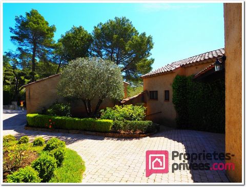 Proprietes-privees.com has selected for you on Esparron de Verdon near the lake. Single storey house 134 m², 6 rooms, 3 bedrooms with access to terrace, very beautiful and magnificent park of 2210 m² with automatic watering, double garage, terrace wi...