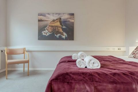 Entdecken Sie die perfekte Unterkunft im Herzen von Tórshavn auf den Färöer-Inseln, in diesen komfortablen Mietzimmern in Tórsgøsta. Die Zimmer sind ideal für Reisende, die Komfort und Erschwinglichkeit suchen. Sie bieten eine Gemeinschaftsküche und ...
