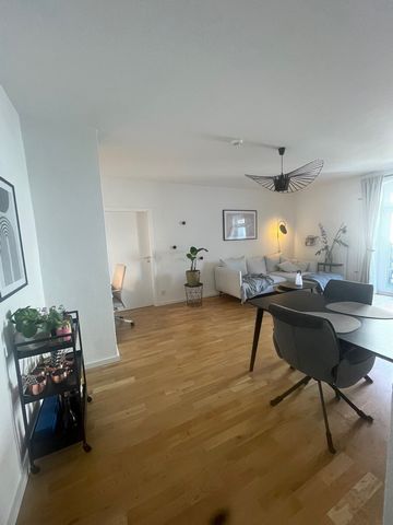 Tolles Apartment direkt in Berlin - Prenzlauer Berg. Das Apartment ist komplett möbliert. Für das Homeoffice gibt es eine super ausgestattete Homeoffice Ecke mit Bürostuhl und Monitor. In dieser Wohnung kann man sich richtig wohlfühlen.