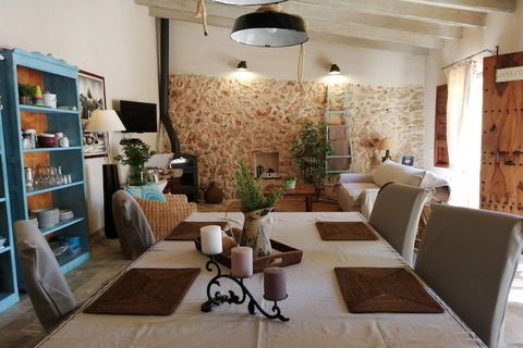 La propiedad, junto con un ambiente tranquilo, ofrece una acogedora casa de vacaciones perfecta para parejas o familias pequeñas, con capacidad para 3 personas. La villa cuenta con dos dormitorios bien amueblados, uno con cama de matrimonio y el otro...