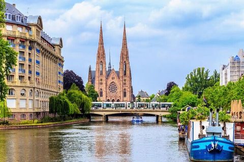 Im Herzen der Straßburger Innenstadt verfügt das Apartment PLEYEL über 2 Schlafzimmer mit jeweils 2 Einzelbetten. Im Wohnzimmer gibt es 1 Schlafsofa für 2 Personen. Badezimmer mit Badewanne. Separate Toilette. Die PLEYEL-Wohnung befindet sich im 6. S...