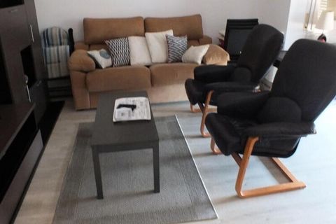 Dieses komfortable Apartment im 4. Stock eines 4-stöckigen Wohnhauses bietet Platz für bis zu 6 Personen und ist ideal für Familien oder Gruppen. Es verfügt über ein Schlafzimmer mit Doppelbett (160 x 200 cm), ein zweites Schlafzimmer mit zwei Einzel...