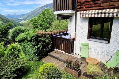 T2 – 4 Personen – 38 m2 – Residenz LE BELVEDERE 3 – RDV – Sektor Hameau de Suize. Zugang zur Residenz über eine Außentreppe mit 50 Stufen. Blick auf das Dorf Grand-Bornand und die Aravis-Bergkette. Die Unterkunft beinhaltet: Warmes und komfortables W...