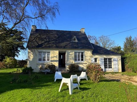 TE KOOP IN DE STAD TRÉFLEZ: Ontdek dit charmante huisje, ideaal gelegen tussen het rustige platteland en de mooie kustlijn. Deze woning is perfect voor natuurliefhebbers en is gelegen op een prachtig perceel van 3424m² en biedt een prachtige leefomge...