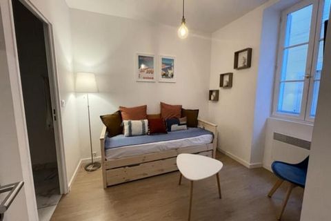 Dit moderne en lichte appartement van 24 vierkante meter, gelegen in het hart van Marseille, is perfect voor een comfortabel verblijf voor 2 personen. Het appartement ligt op de 2e verdieping (zonder lift), is onlangs gerenoveerd en biedt een gezelli...