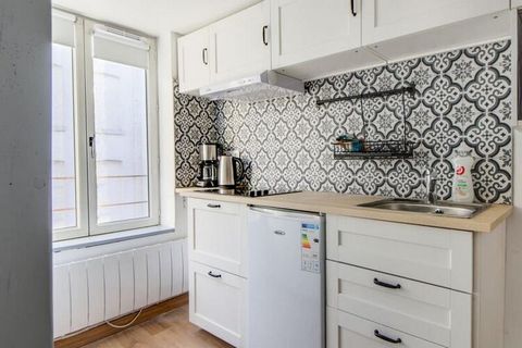 Dit lichte appartement in het centrum van Lille is geschikt voor maximaal 2 personen. 4 personen. Dicht bij winkels en openbaar vervoer is deze gezellige duplex ideaal voor een bezoek aan de stad. Deze 21m² gelegen op de 3e verdieping zonder lift en ...