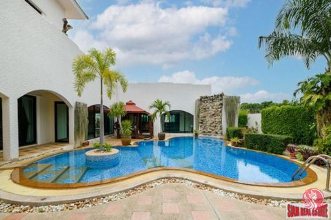 Een indrukwekkende villa met tropisch zwembad met een ongelooflijke verkoopprijs van 17,400,000 baht in de bedrijfsnaam, gelegen op Santa Maria Estate, Zuid-Pattaya, achter Map Prachan Lake. Deze luxe villa is ideaal gelegen voor golfers. Grenzend aa...