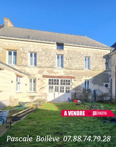 Vernantes (49390) EXCLUSIVITE pour cette maison de bourg idéalement située proches des commerces, des écoles et servives. Un porche d'entrée dessert une chambre indépendante avec salle de douche, wc et une habitation proposant au rez-de chaussée : un...