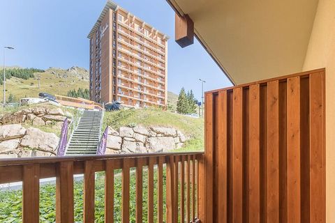 El apartament en Orcières posseeix 1 dormitori(s) i capacitat per a 4 persones. Allotjament de 28 m² acollidor i totalment equipat, situat a primera línia de ski, amb vistes a la muntanya. Es troba a 100 m de la pista d'esquí, 200 m de la ciutat, 500...