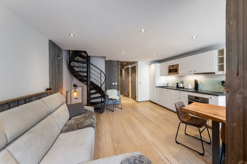 Exceptional property in Val Thorens. This superb triplex entirely renovated with high quality materials is located on the 7th and last floor of a quiet residence. It will allow you to gather family and friends for magnificent stays in the three valle...