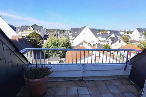 Dieses 60 Quadratmeter große Apartment in La Baule-Escoublac bietet Platz für bis zu 5 Personen. Es umfasst ein Schlafzimmer mit einem Doppelbett und einen Wohnbereich mit einem umwandelbaren Doppelschlafsofa. Die Wohnung ist komplett ausgestattet mi...