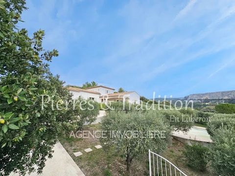 Situated between Gordes and Saint Saturnin les Apt, this magnificent property boasts panoramic views over the Luberon and its hills. Recently renovated with great taste and sobriety, its interior volumes are generous with a harmonious circulation. Th...