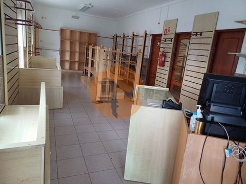 Shop for annual rental near the Vila Real de Santo António Municipal Market. It has 3 shop windows, a pantry and 2 bathrooms. It can be rented with or without the furniture and shelving. Book your visit now!!!!! Energy Rating: C #ref:CS-LOJ-92917