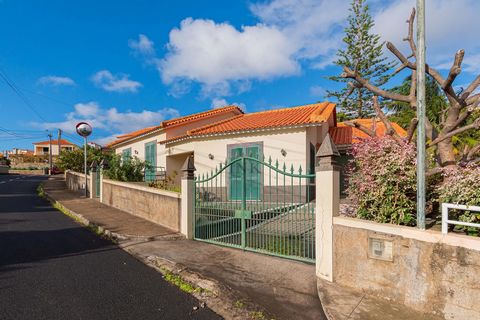 3 bedroom villa located in the quiet and charming area of Bemposta, in Água de Pena, Machico. This elegant single storey villa combines comfort, functionality and a welcoming atmosphere, making it ideal for families or those looking for quality of li...