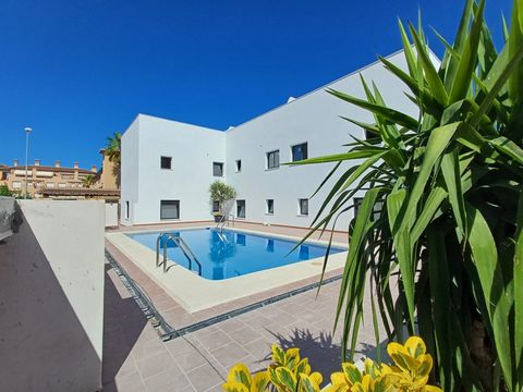 Halfvrijstaande woning te koop in Oliva ValenciaDit charmante pand van 95 m2 ligt op een schitterende locatie op slechts 300 meter van het strand dat bekend staat om zijn populaire wateractiviteiten waaronder kitesurfen 300 dagen per jaar ZON Een uit...