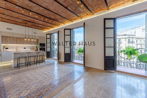 Located on a real fifth floor and with a total constructed area of ​​104 m², this apartment has been designed to optimize every corner and adapt to the needs of modern living. Its functional distribution and high-quality finishes, such as the restore...