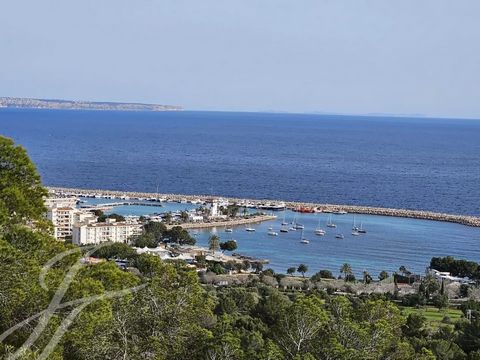 Finca met veel land en zeezicht nabij Portals Nous. Op slechts 5 minuten van de beroemde Puerto Portals haven bevindt zich dit pand in Costa d'en Blanes om te renoveren. Het huis bestaat uit een hoofdgedeelte met daarin de woonkamer, eetkamer en keuk...