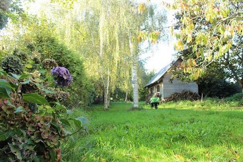 Real estate ad: Stone house for sale in Le Merzer, near Guingamp Located in the heart of the Côtes d'Armor, in the sought-after area of Le Merzer and near Guingamp, this beautiful stone house, covered with natural slates, extends over a plot of 1840 ...