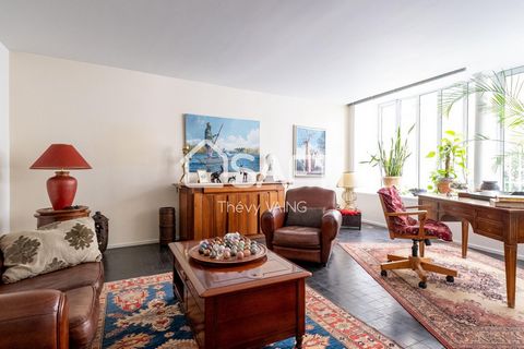 Saint Vincent de Paul district, this loft (100.38m2 Carrez Law, floor space 150.56m2) benefits from a privileged location in the heart of the 10th arrondissement of Paris. Ideal location for frequent and professional travelers thanks to the proximity...