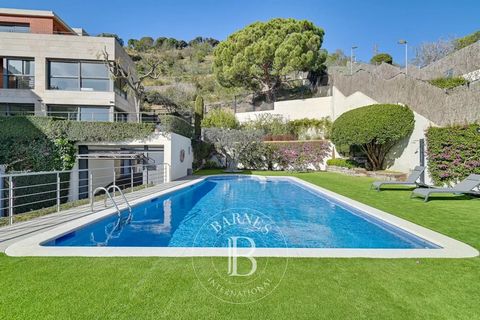 BARNES invites you to discover this modern and cozy family home in Ciudad Diagonal, set in an impressive natural environment. With 492 m² built on a 600 m² plot, the property is distributed over four levels, each designed to offer a comfortable and f...