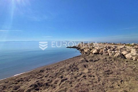 Omiš, Duće – building land of 1737 m2 with the possibility of building two villas with swimming pools. The land is two hundred meters from the sea and the plot offers a beautiful view of the sea. Possibility of building two villas with three floors a...