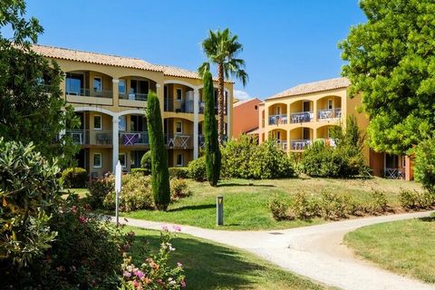 Located on a peninsula in a meander of the Siagne river, Résidence Pierre & Vacances Les Rives de Cannes Mandelieu*** stands out for its atypical location. It can be reached by road or by sea thanks to a private pontoon allowing you to dock directly ...