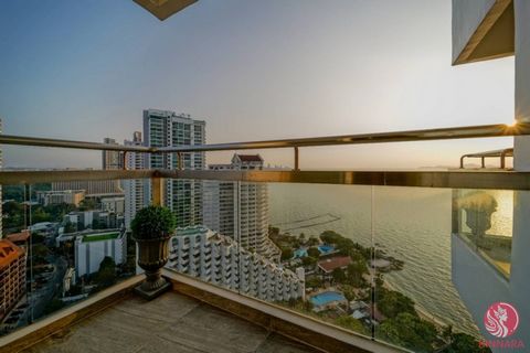 Découvrez la quintessence de la vie de luxe dans ce remarquable penthouse, un condominium de premier ordre en bord de mer à Pattaya. S’étendant sur une vaste superficie de 331 m², cette résidence de 3 chambres et 4 salles de bains combine une vue pan...